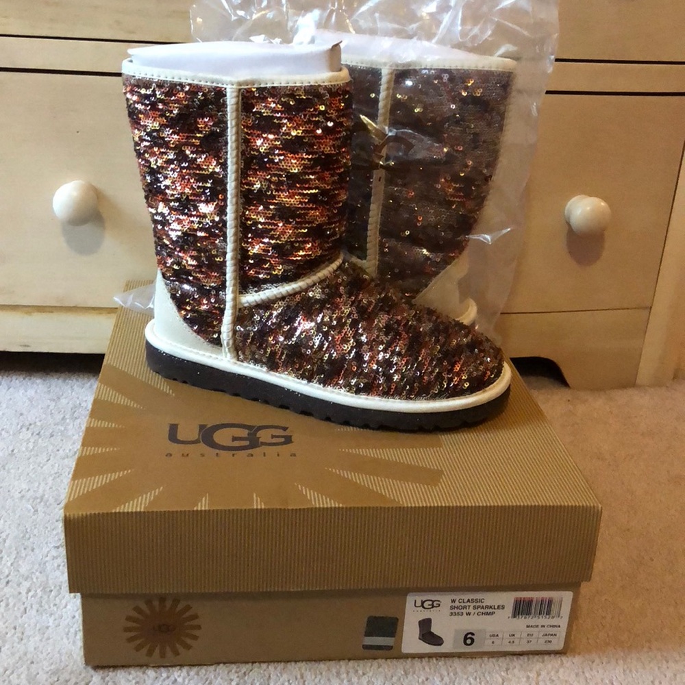 NWOT Short Sparkle Uggs
